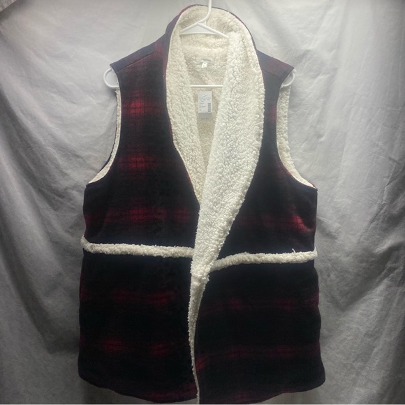 Maurices Plus Size Red Black Buffalo Plaid Sherpa Lined Cozy Vest, Size 1X - Picture 2 of 6